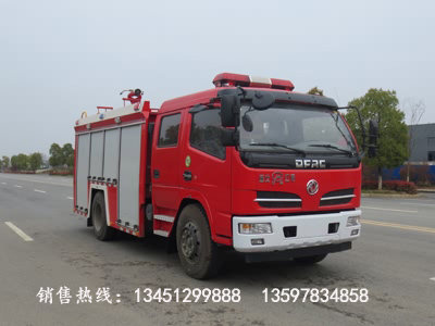东风多利卡3.8吨水罐消防车