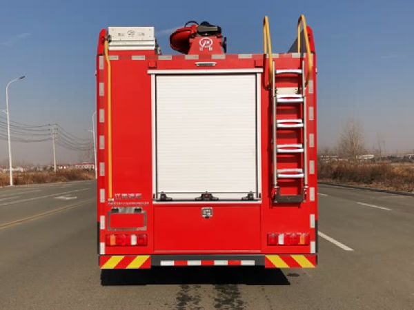T5G原装双排18吨泡沫消防车