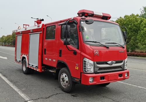 福田2.8吨水罐消防车
