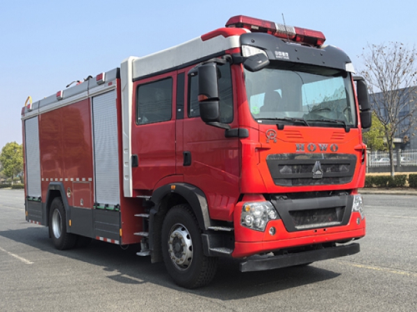 重汽8.3吨水罐消防车
