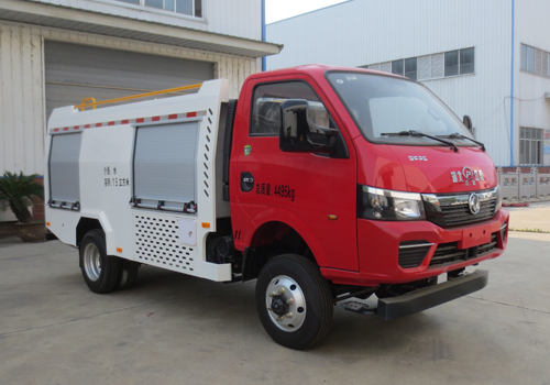 东风途逸单排四驱1.5吨水罐消防车