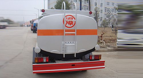 江铃加油车装油3－5立方米
